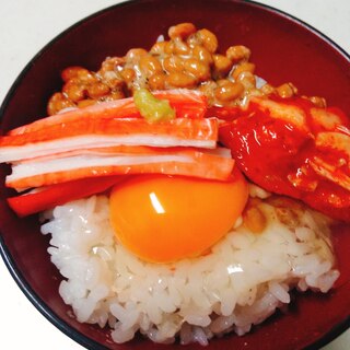 カニカマキムチ納豆の卵かけご飯